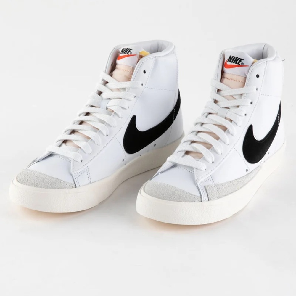 NIKE Blazer Mid '77 Womens Shoes - Picture 2 of 6